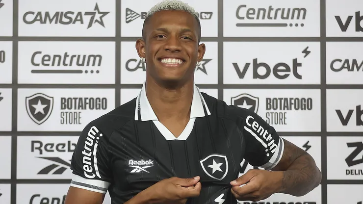 Danilo em sua apresentação no Botafogo