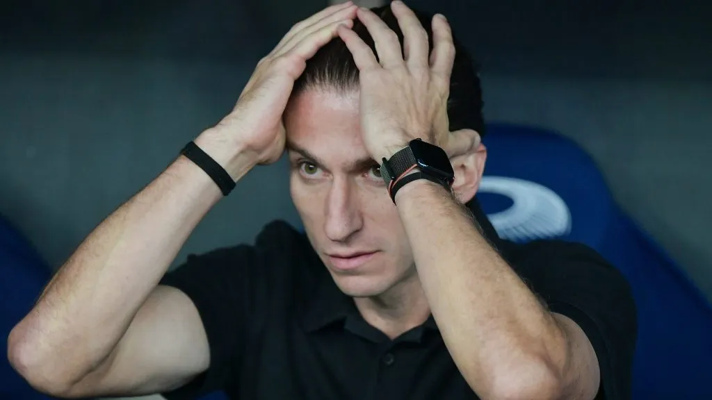 Filipe Luís lamentando. Foto: Thiago Ribeiro/AGIF