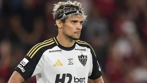 Gustavo Scarpa durante partida entre Flamengo e Atlético, no Maracanã, pelo Brasileirão.