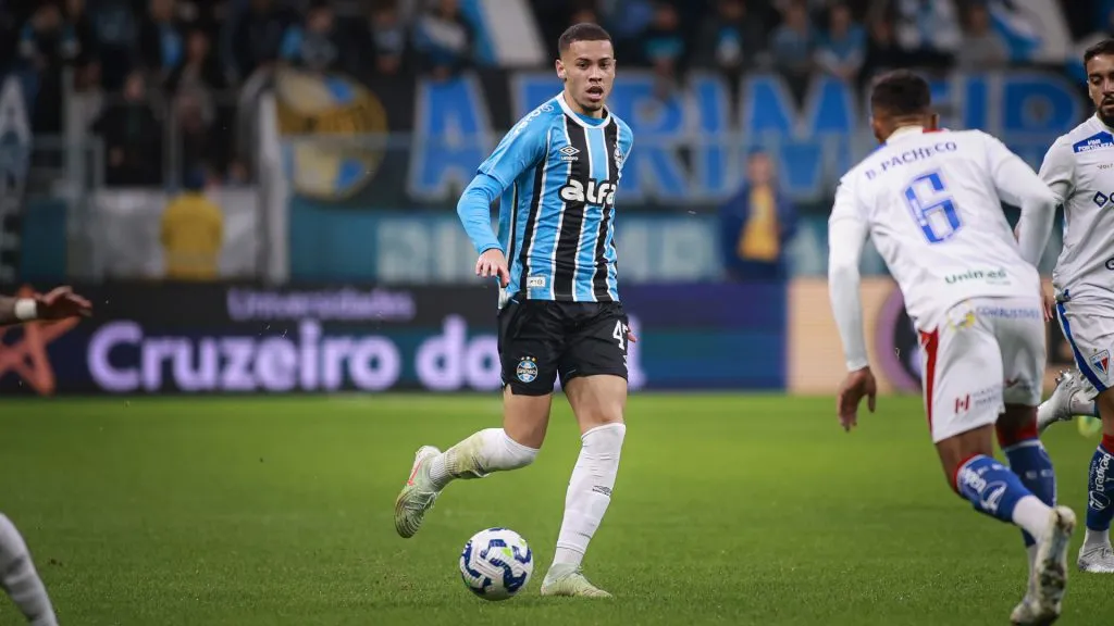 Ao lado de Braithwaite, Alysson foi um dos destaques do Grêmio – Foto: Maxi Franzoi/AGIF