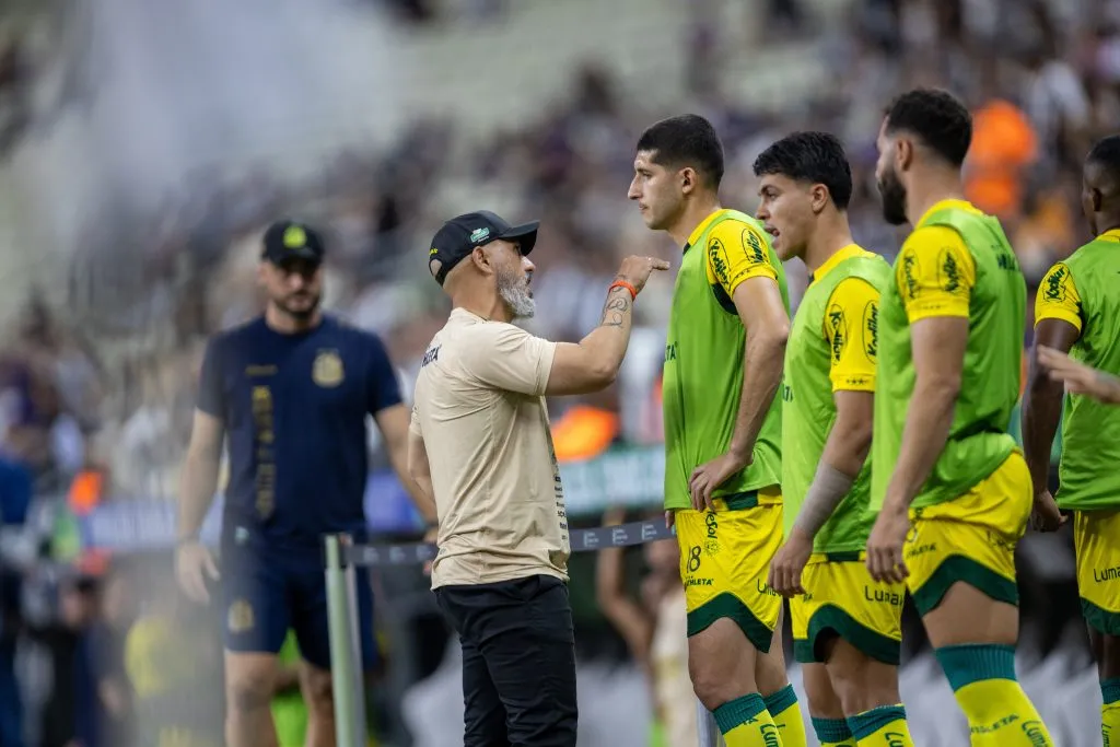 CE – FORTALEZA – 23/07/2025 – BRASILEIRO A 2025, CEARA X MIRASSOL – Rafael guanaes tecnico do Mirassol durante partida contra o Ceara no estadio Arena Castelao pelo campeonato Brasileiro A 2025. Foto: Baggio Rodrigues/AGIF