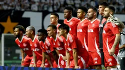 Titulares do Internacional perfilados. Foto: Mauricio De Souza/AGIF.