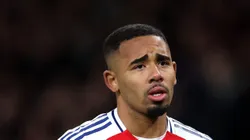 Gabriel Jesus em ação com a camisa do Arsenal.