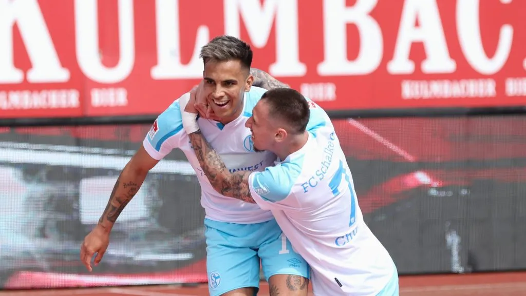 Foto:  Alexander Hassenstein/Getty Images – Rodrigo Zalazar comemorando gol pelo Schalke 04, da Alemanha.