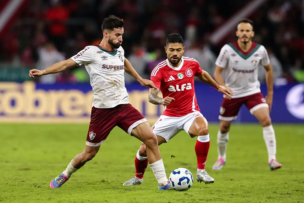 Fluminense x Internacional em ação pelo Brasileirão. Foto: Pedro H. Tesch/Getty Images)
