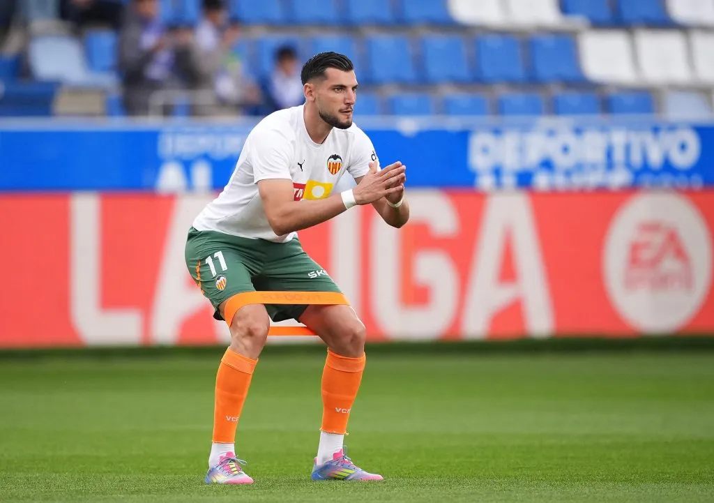 Rafa Mir jogou a última temporada pelo Valencia CF – (Photo by Juan Manuel Serrano Arce/Getty Images)