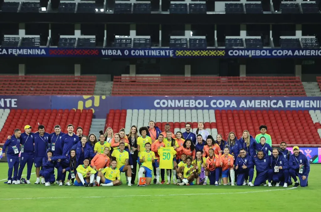Seleção celebra os 50 jogos de Antonia. Foto: Lívia Villas Boas/CBF