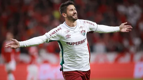 Everaldo jogador do Fluminense comemora seu gol durante partida contra o Internacional - Foto: Maxi Franzoi/AGIF