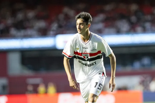 Rodriguinho, jogador do Sao Paulo durante partida contra o Fluminense no estadio Morumbi pelo campeonato Brasileiro A 2025. Foto: Marco Miatelo/AGIF