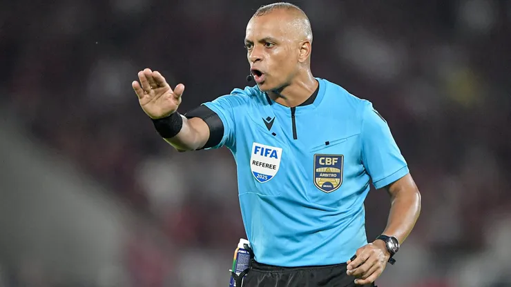 O arbitro Wilton Pereira Sampaio. Foto: Thiago Ribeiro/AGIF