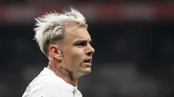 - Roger Guedes com a camisa do Corinthians