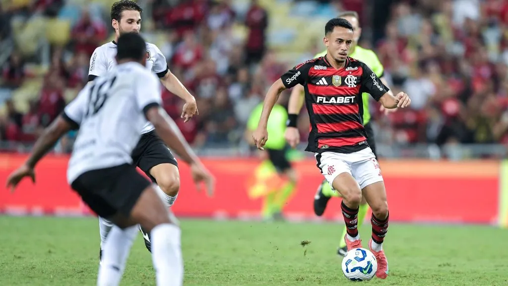 Matheus Gonçalves está próximo de deixar o Flamengo na temporada – Foto: Thiago Ribeiro/AGI