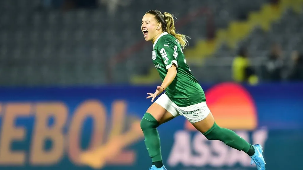 Jogadora do Palmeiras em campo