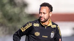 Neymar durante treino do Peixe no CT Rei Pelé