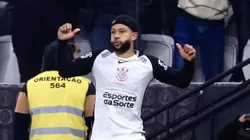 Memphis em ação na partida contra o Alviverde