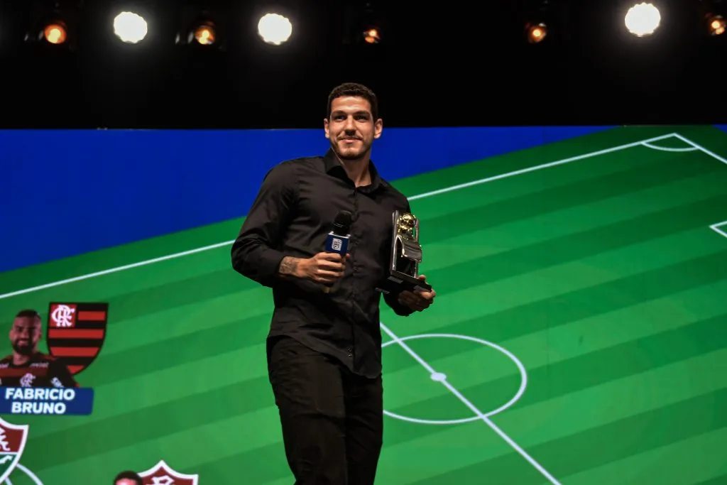 Nino melhor Zagueiro, durante premiacao do Campeonato Carioca 2023, realizado nesta segunda feira 10 de abril na Barra da Tijuca, Rio de Janeiro.