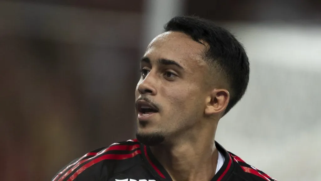 Foto: Jorge Rodrigues/AGIF – Matheus Gonçalves pode deixar o Flamengo em breve.