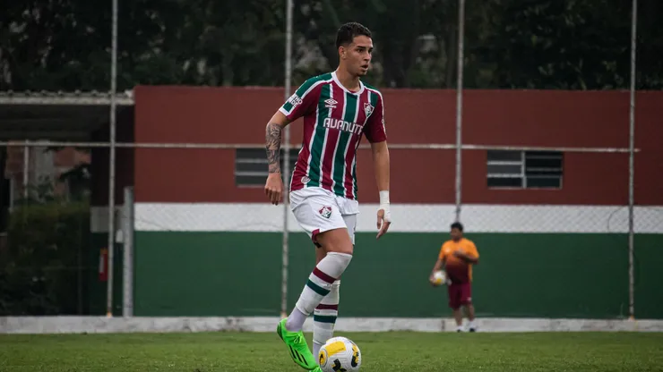Botafogo tenta contratar Agner, mas recebe veto do Fluminense