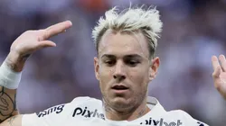 Róger Guedes em ação pelo Corinthians.