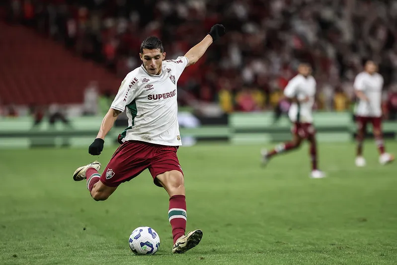 Serna em ação contra o Inter, pela Copa do Brasil. Foto: Lucas Merçon/Fluminense FC