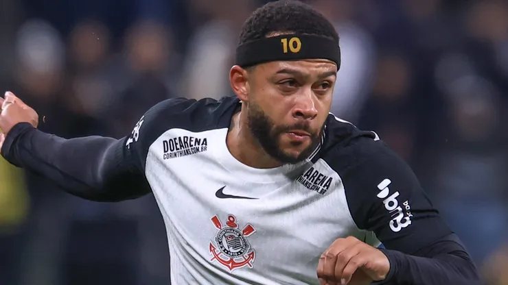 Memphis Depay teve confronto com Félix Torres em treino na véspera de Palmeiras x Corinthians