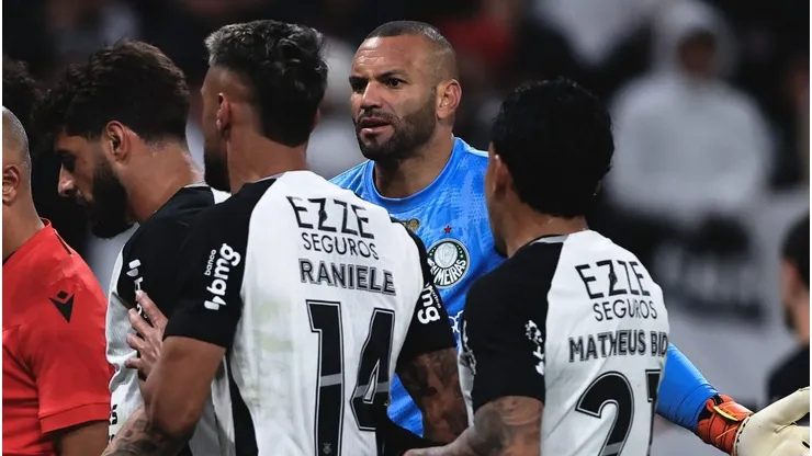 Weverton se envolveu em bate-boca com Hugo Souza no Dérbi