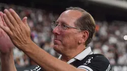 RJ - RIO DE JANEIRO - 26/07/2025 - BRASILEIRO A 2025, BOTAFOGO X CORINTHIANS - John Textor CEO do Botafogo durante partida contra o Corinthians no estadio Engenhao pelo campeonato Brasileiro A 2025.