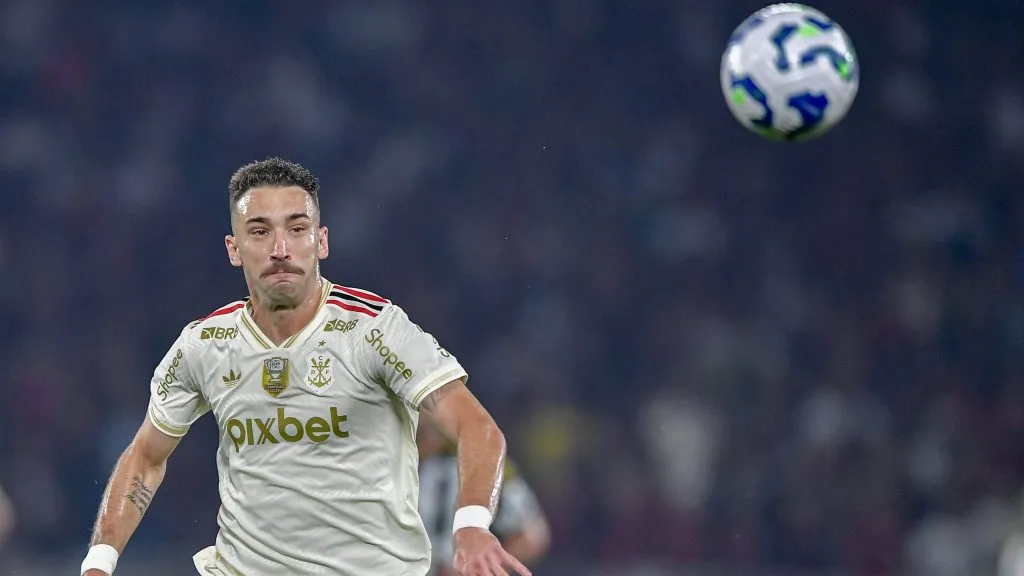 Léo Ortiz fala sobre possibilidade de deixar o Flamengo – Foto: Thiago Ribeiro/AGIF