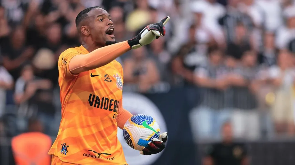 Carlos Miguel busca um novo clube - Foto: Ettore Chiereguini/AGIF.