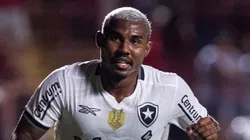 Cuiabano comemorando gol diante do Sport