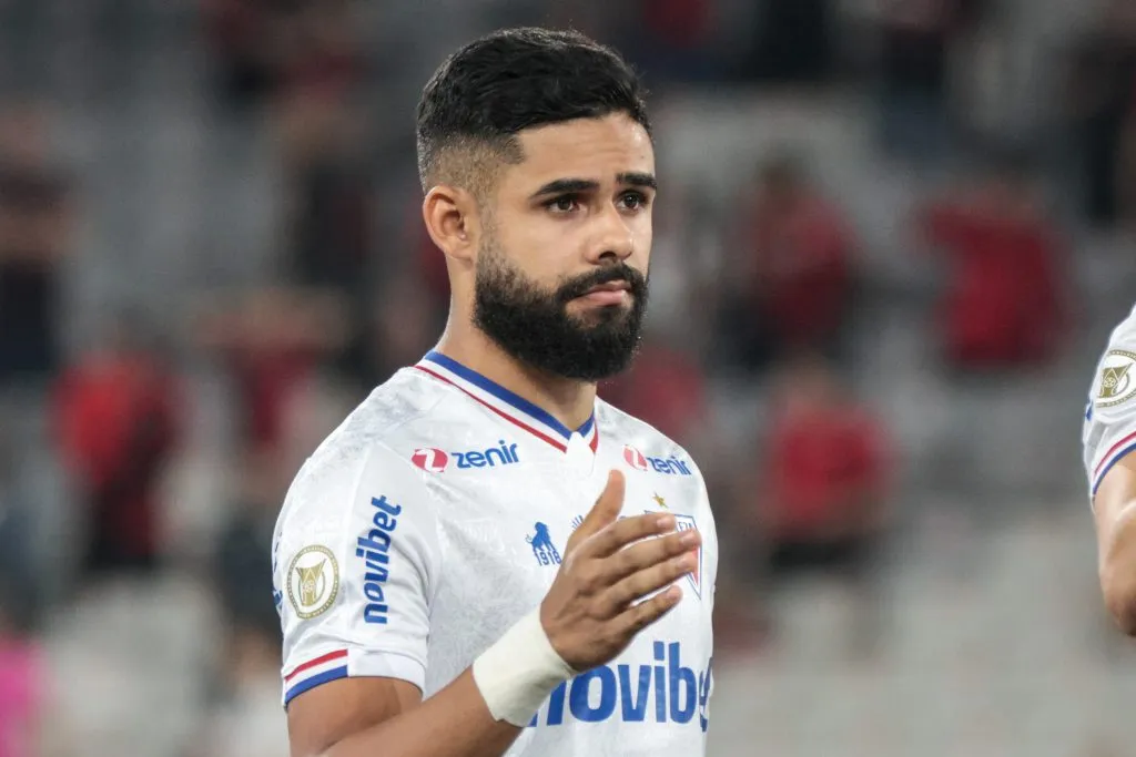 PR – CURITIBA – 14/09/2024 – BRASILEIRO A 2024, ATHLETICO-PR X FORTALEZA – Felipe Jonatan jogador do Fortaleza durante partida contra o Athletico-PR no estadio Arena da Baixada pelo campeonato Brasileiro A 2024. Foto: Robson Mafra/AGIF
