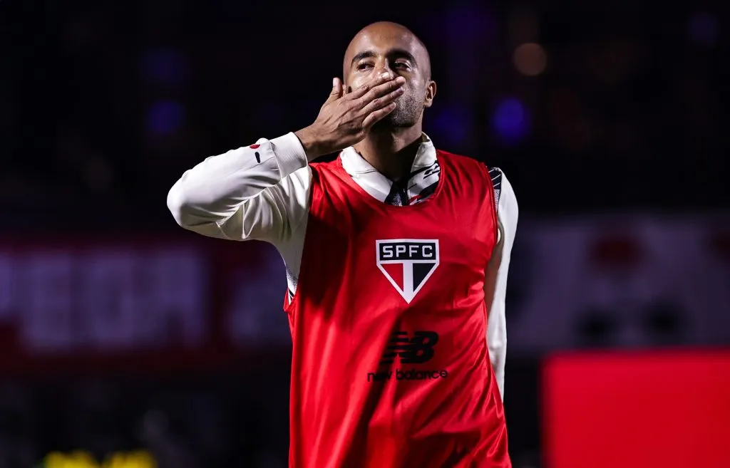 Lucas Moura tecnico do Sao Paulo durante partida contra o Fortaleza no estadio Morumbi pelo campeonato Brasileiro A 2025. Foto: Fabio Giannelli/AGIF