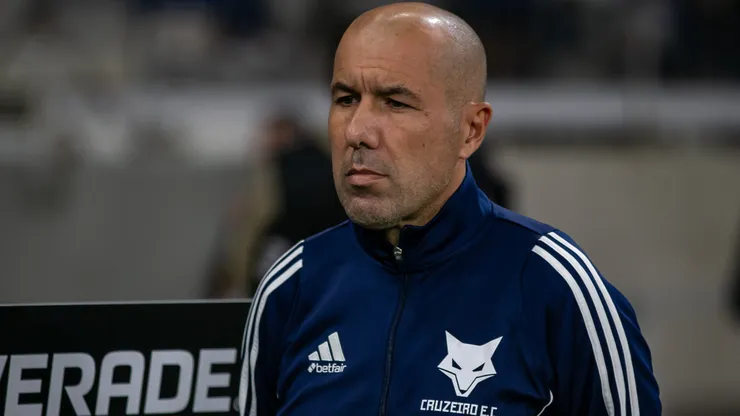 MG - BELO HORIZONTE - 14/05/2025 - COPA SUL-AMERICANA 2025, CRUZEIRO X PALESTINO - Leonardo Jardim tecnico do Cruzeiro durante partida contra o Palestino no estadio Mineirao pelo campeonato Copa Sul-americana 2025. Foto: Fernando Moreno/AGIF