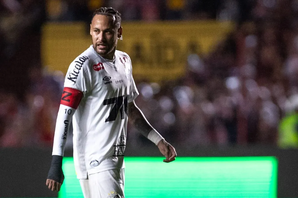 PE – RECIFE – 26/07/2025 – BRASILEIRO A 2025, SPORT X SANTOS – Neymar jogador do Santos durante partida contra o Sport no estadio Ilha do Retiro pelo campeonato Brasileiro A 2025. Foto: Rafael Vieira/AGIF