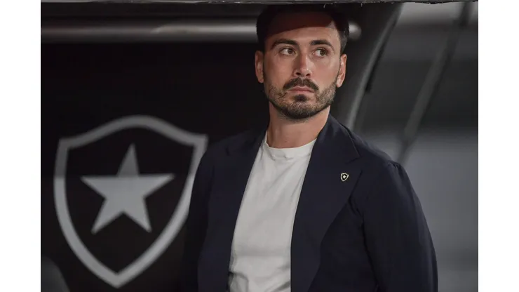 Carlo Ancelotti pergunta sobre Barboza em papo com Davide. Foto: Thiago Ribeiro/AGIF