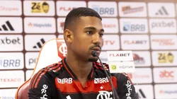 Samuel Lino durante sua coletiva de apresentação no Ninho do Urubu