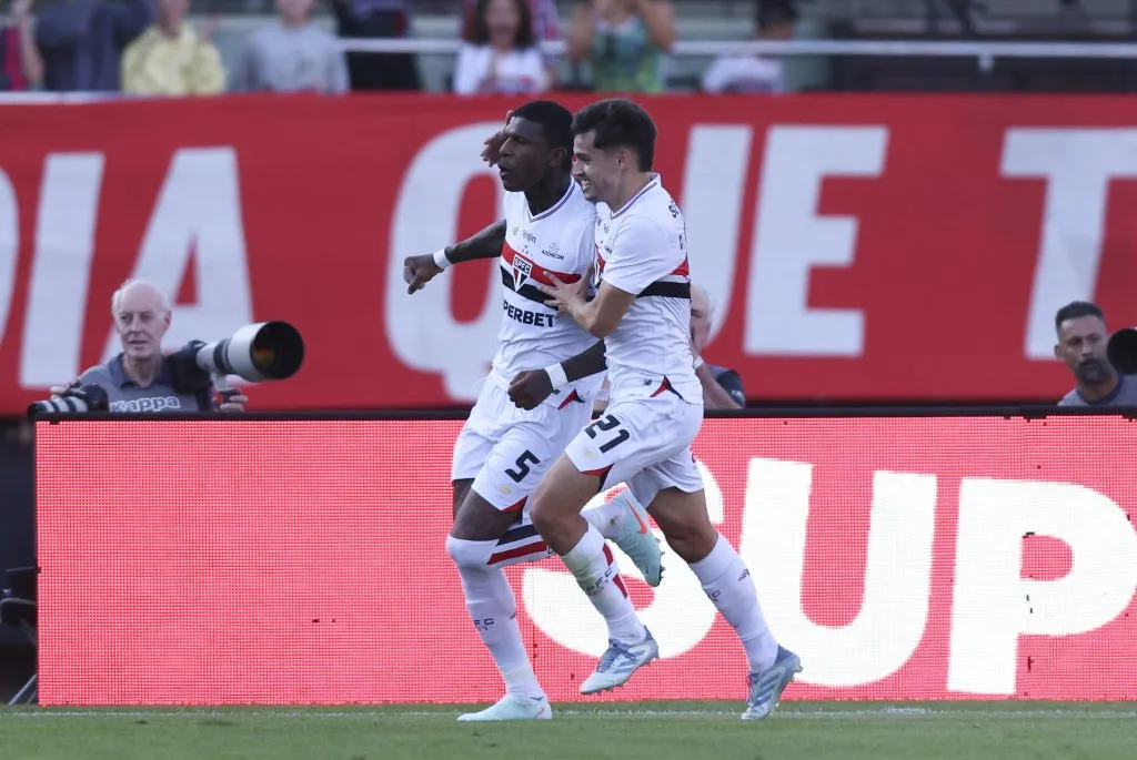 Arboleda e Bobadilla, dois dos estrangeiros do São Paulo. (Photo by Alexandre Schneider/Getty Images)