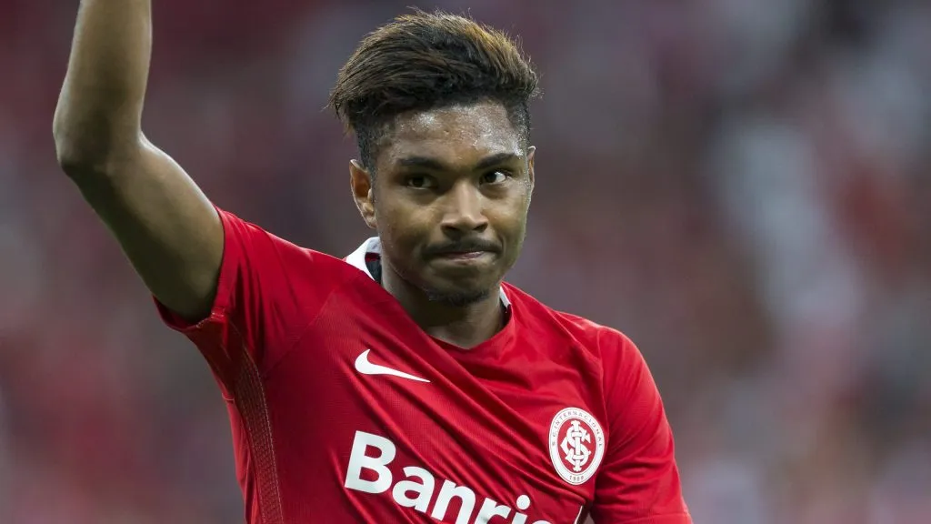 Jogador Vitinho do Internacional  durante partida pelo Campeonato Brasileiro A 2016 no Estadio Beira-Rio. Foto:Jeferson Guareze/AGIF