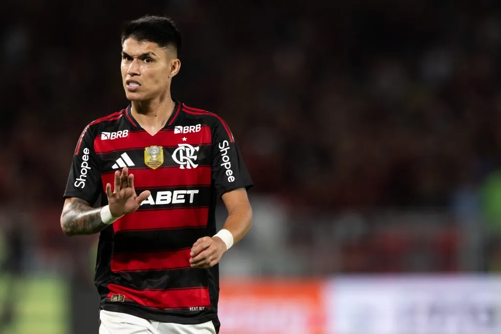 RJ – RIO DE JANEIRO – 12/07/2025 – BRASILEIRO A 2025, FLAMENGO X SAO PAULO – Luiz Araujo jogador do Flamengo durante partida contra o Sao Paulo no estadio Maracana pelo campeonato Brasileiro A 2025. Foto: Jorge Rodrigues/AGIF