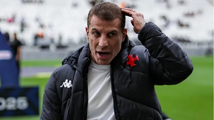 Pedrinho não vai aceitar perder Lucas Piton abaixo do valor desejado pelo Vasco - Foto: Fabio Giannelli/AGIF.