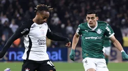 Andre Carrillo jogador do Corinthians disputa lance com Sosa jogador do Palmeiras durante partida no estadio Arena Corinthians pela Copa Do Brasil 2025. Foto: Marcello Zambrana/AGIF