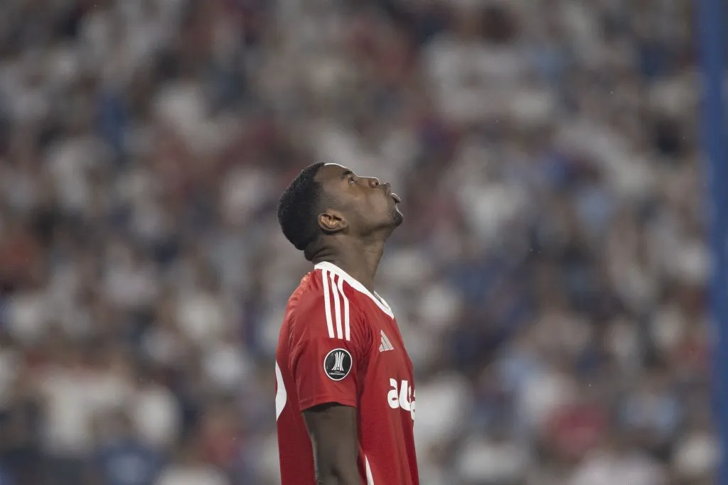 Ricardo Mathias, atacante do Internacional em partida pela Copa Libertadores contra o Nacional, em Montevidéu (Foto: Ernesto Ryan/Getty Images)