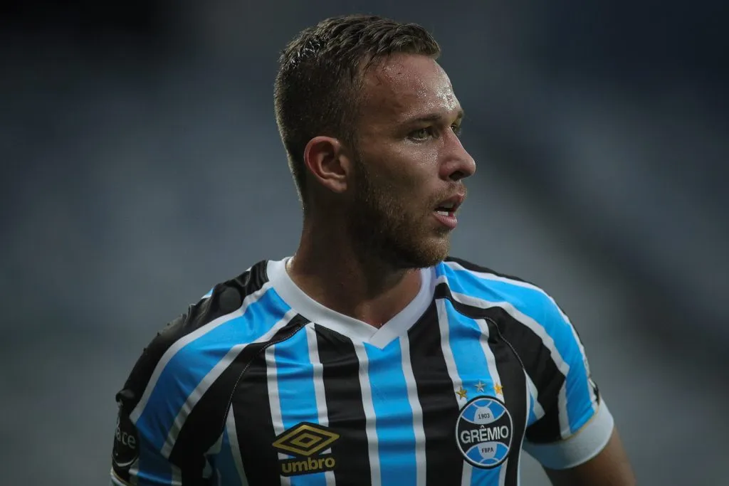 Arthur durante partida pelo Grêmio. Foto: Pedro Vale/AGIF