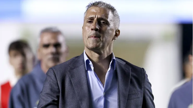 Hernán Crespo, técnico do São Paulo em partida do campeonato brasileiro (Foto: Alexandre Schneider/Getty Images)