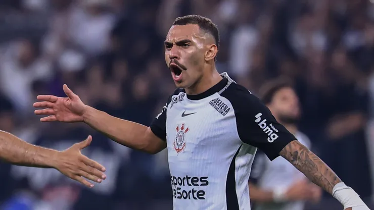 Matheuzinho jogador do Corinthians comemora vitória - Foto: Marcello Zambrana/AGIF