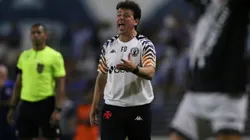 Diniz foi muito questionado após o apito final. Marlon Costa/AGIF