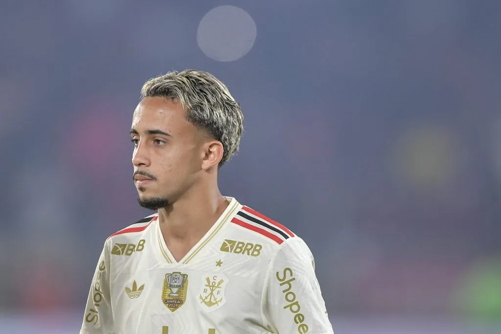 Matheus Gonçalves está próximo de deixar o Flamengo na temporada –  Foto: Thiago Ribeiro/AGIF