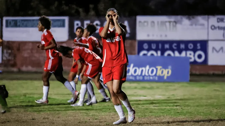 Clara Güell, e Aninha foram um dos destaques importantes na goleada das Gurias Coloradas pelo Gauchão Feminino