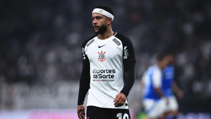 Depay pode ser preservado contra o Fortaleza. Foto: Ettore Chiereguini/AGIF