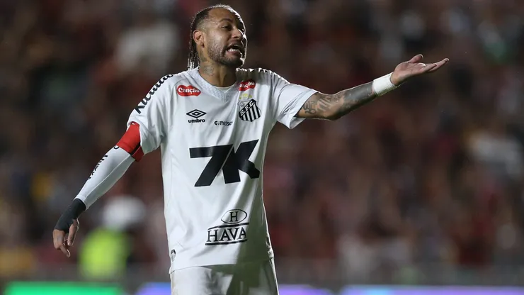 Neymar, jogador do Santos, durante a partida entre Sport e Santos no Estadio da Ilha do Retiro em Recife (PE), pelo campeonato brasileiro Serie A. Foto: Marlon Costa/AGIF